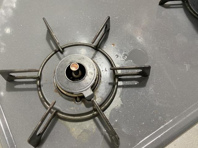 油汚れの付いたコンロ