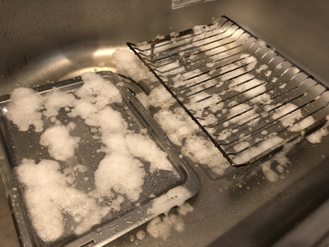魚焼きグリルの泡掃除