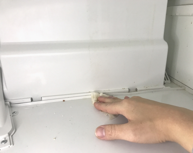 冷蔵庫を拭き掃除