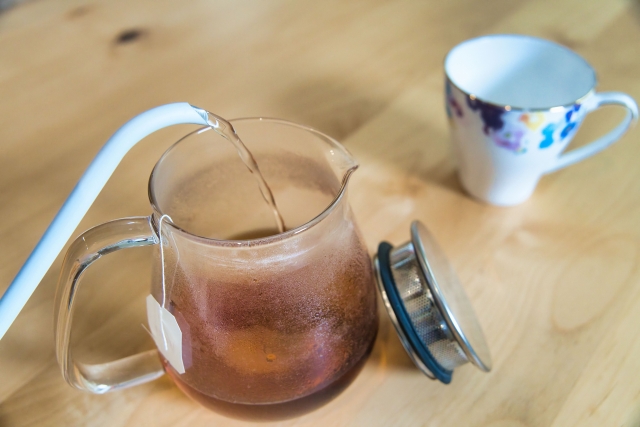 お茶を入れる