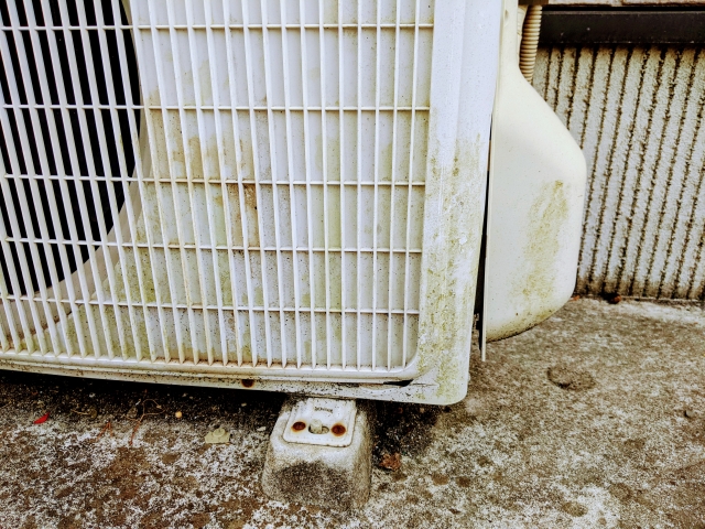 古い室外機