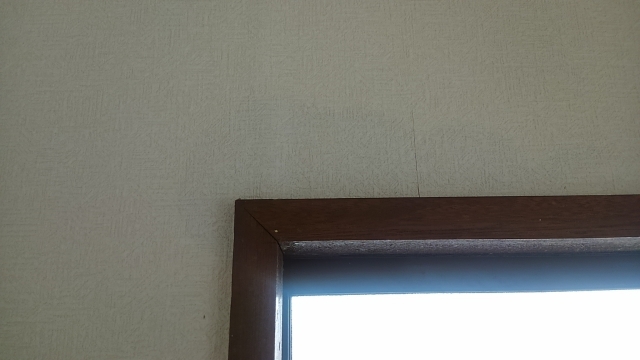 トイレの窓附近の壁