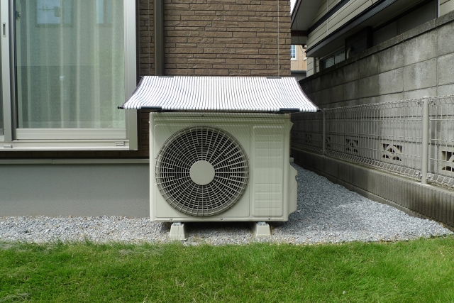 サンシェードをした室外機