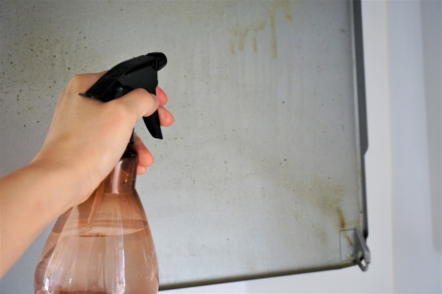 セスキ炭酸ソーダ水で換気扇の掃除