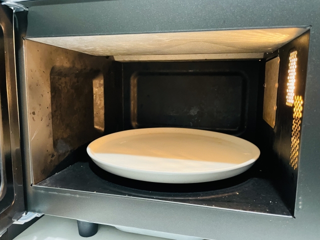 電子レンジの内部