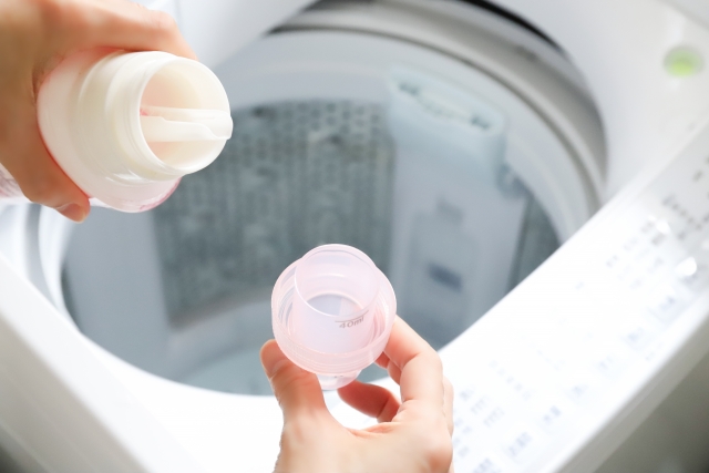 柔軟剤を使用する様子