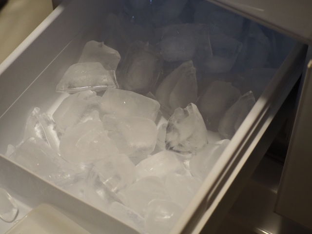 暗めの製氷機