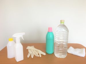 塩素系漂白剤と清掃道具
