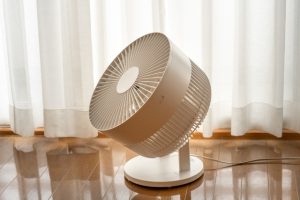 白いサーキュレーター