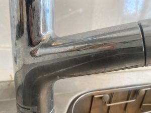 蛇口の水垢