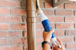 ドレンホース内の汚れをポンプで抜く