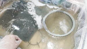浸け置き中のシロッコファン 