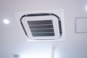 施設に設置されたエアコン
