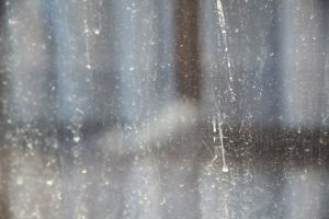 汚れた窓