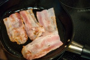 IHコンロで料理