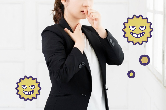 喉を傷めた女性