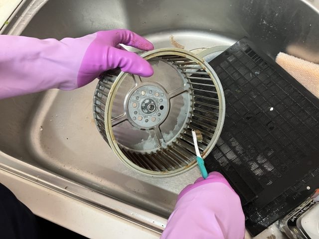 換気扇のブラシ清掃