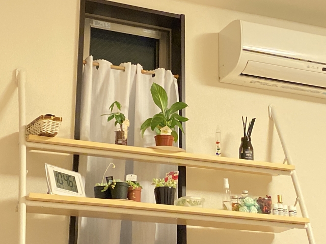 エアコンの下に家具